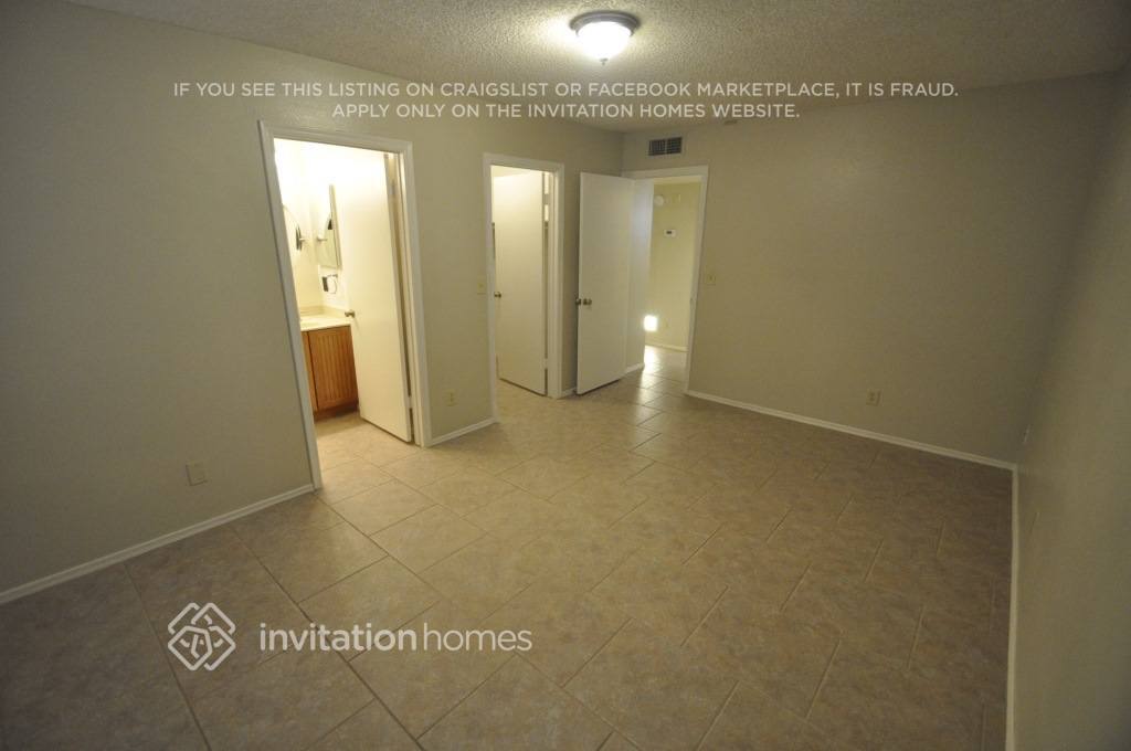 Building Photo - 1320 E Tonto Ln