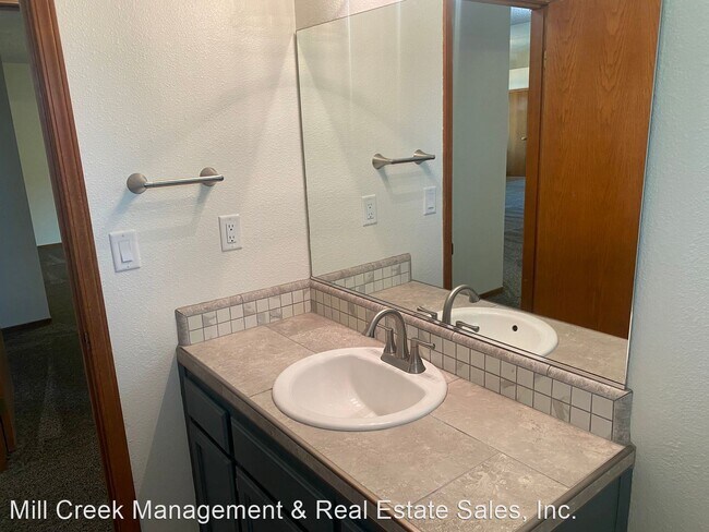 Building Photo - 3 br, 2 bath House - 1035 S. Regina
