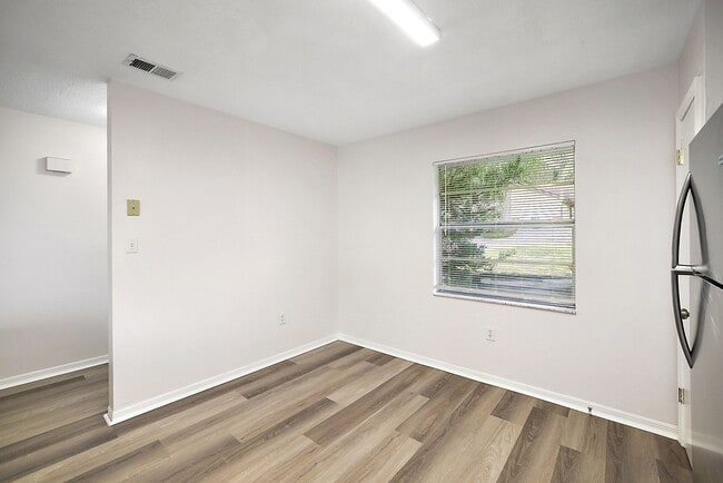 Building Photo - 202 Fernwood St