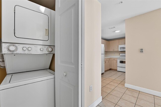 Building Photo - 50 Menores Ave