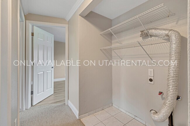 Building Photo - 1075 W 860 N