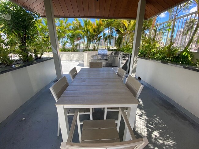 Building Photo - The Kapiolani Residence Fully Furnished 2 ...