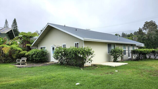Building Photo - Rental Available in Beautiful Waimea