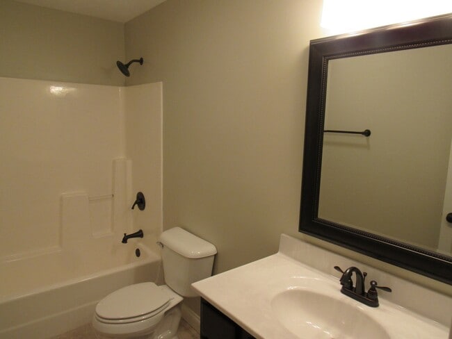 Building Photo - 4 Bedroom, 3 Bath Basement Ranch with Coun...