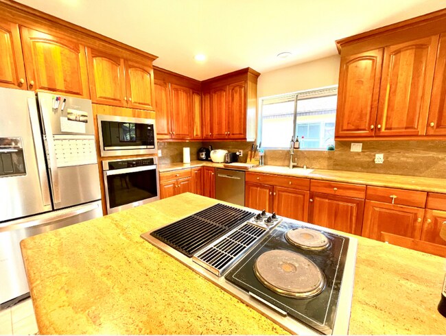 Building Photo - 2805 Malcolm Ave