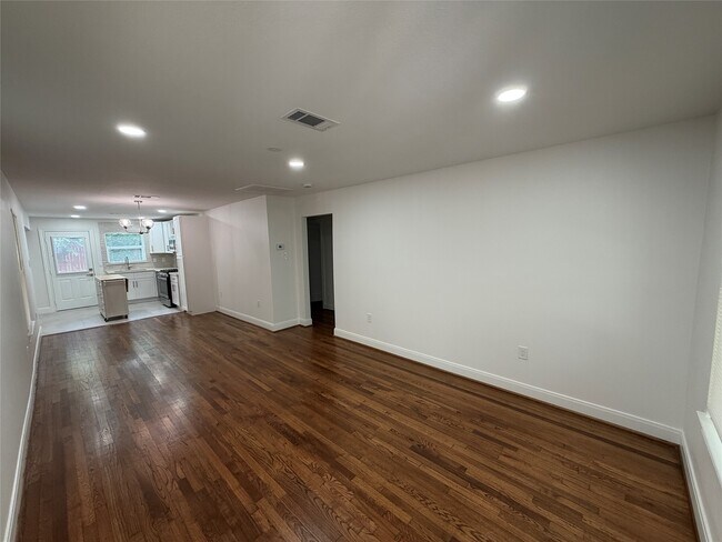 Building Photo - 4843 Culmore Dr