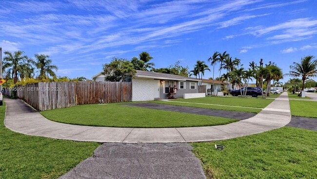 Building Photo - 15305 SW 104th Ave