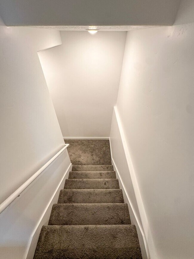 Building Photo - Modern 4 Bed / 3 Bath Home in Syracuse | Bonus Room + Fenced Yard + 86” TV Included