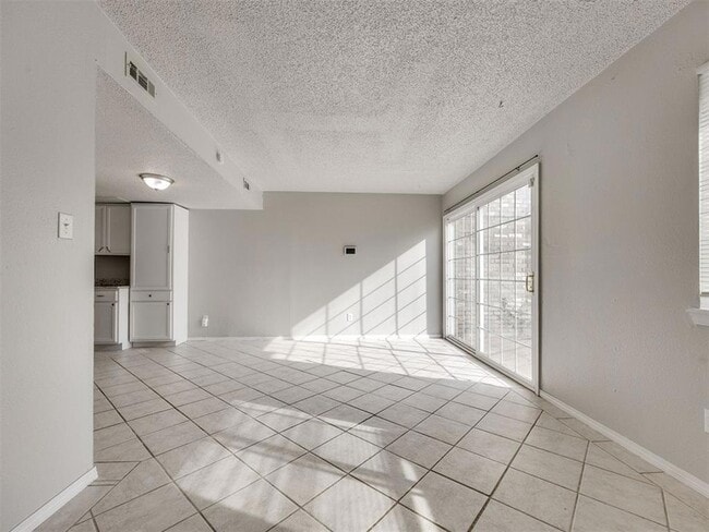 Building Photo - 1402 Bill Carrol Dr