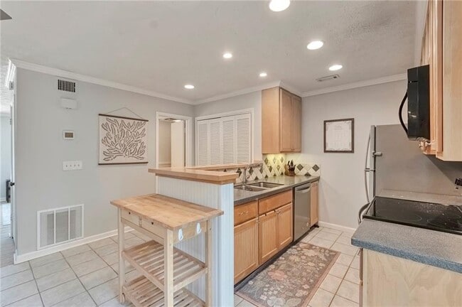 Building Photo - 8 Arpege Way NW