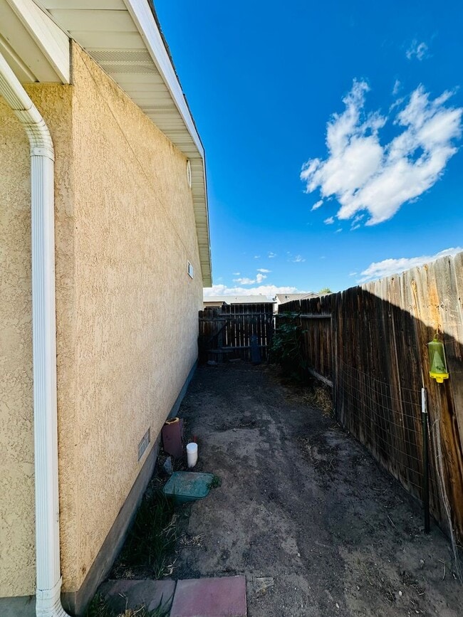 Building Photo - Beautiful 3 Bedroom Home in a Great Fallon Location — Landscaping Included!