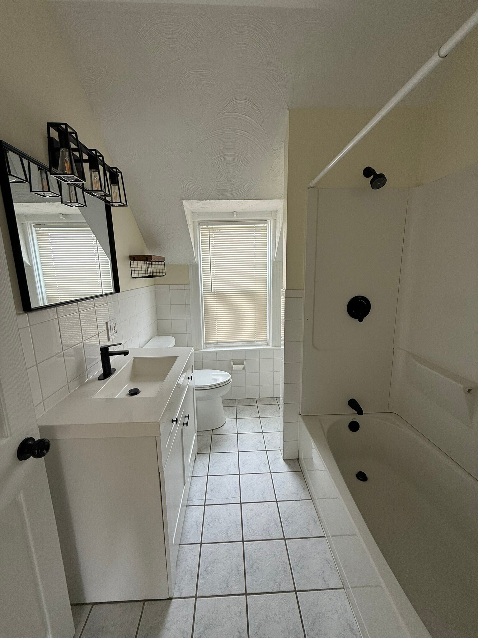 Building Photo - 80 Gladstone St