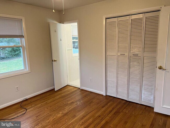 Building Photo - 810 Wisteria Dr