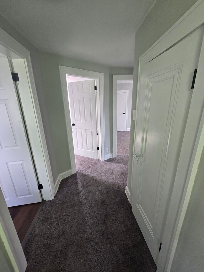 Building Photo - 3 BEDROOM SINGLE FAMILY HOME