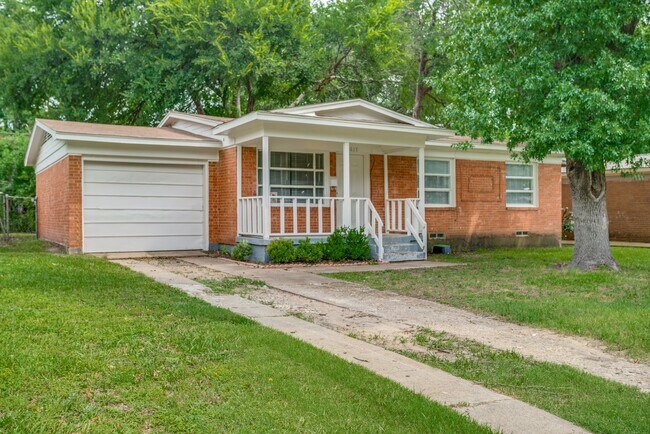 Primary Photo - Newly Renovated 3 Bedroom Home