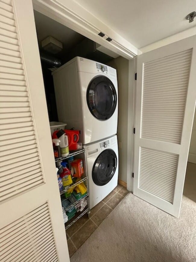 Building Photo - 2 BR 2 BA Condo