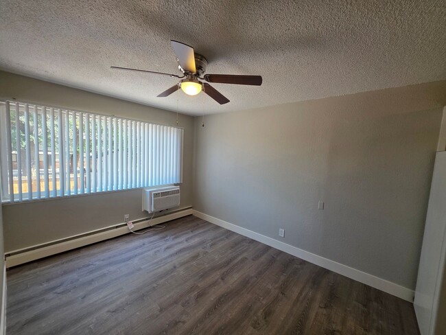 Building Photo - 233-233 E Arvada St