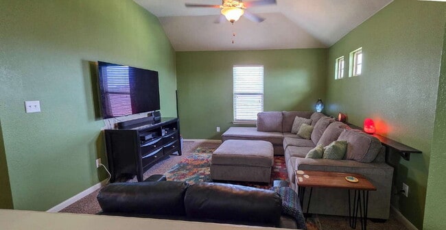 Building Photo - 2025 Stubbs Dr