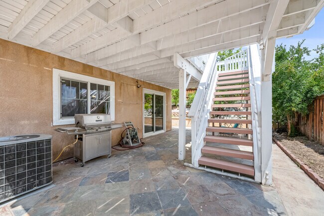 Building Photo - 29557 Crest View Ln