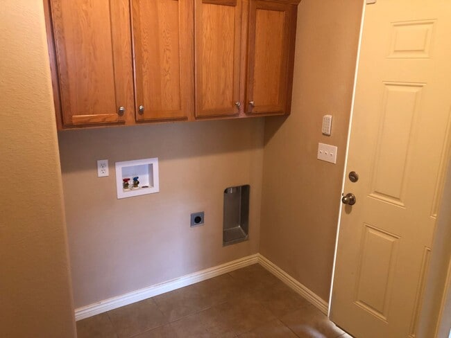 Building Photo - RANCH-STYLE 3BD DUPLEX FEATURING ONE-LEVEL LIVING IN FALCON! - Security Deposit Waiver Available