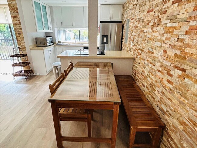 Building Photo - 17021 N Bay Rd