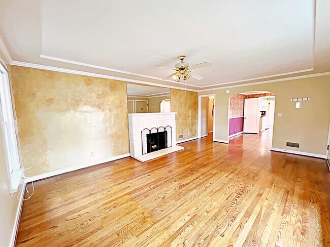 Building Photo - 6309 NE Broadway