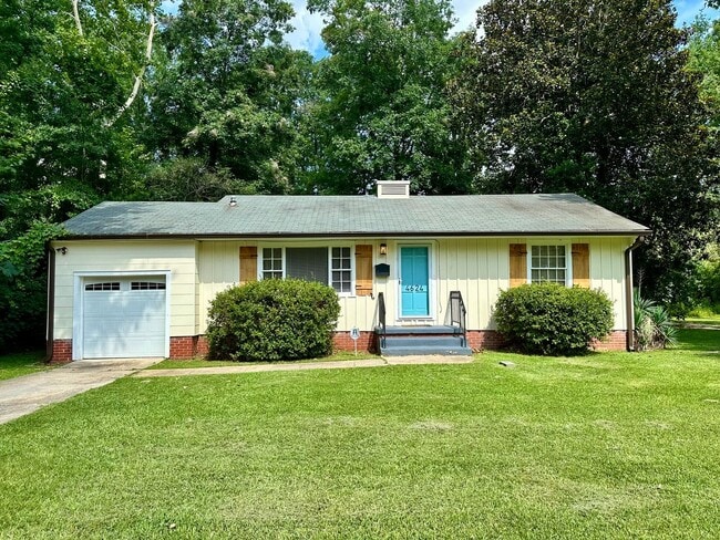 Building Photo - Beautiful Renovated 2 Bedroom in North Fon...