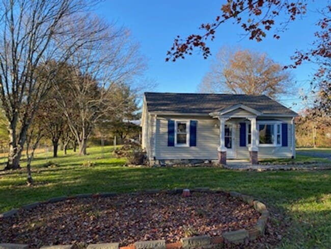Building Photo - Newly remodeled 2 bedroom 1 bath home, Whi...