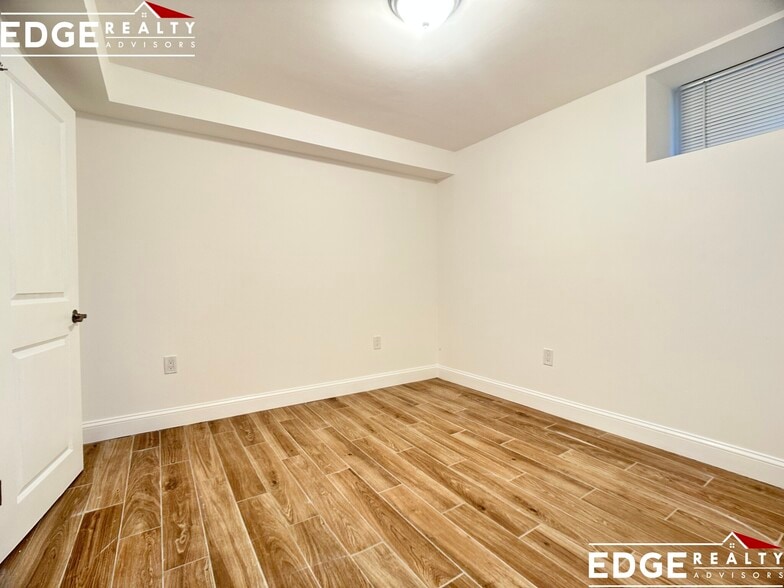 Building Photo - 16 Leicester St