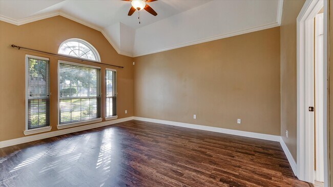 Building Photo - 15603 Twisting Springs Dr