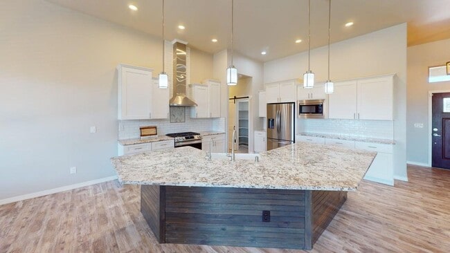 Building Photo - 490 Montecito Dr