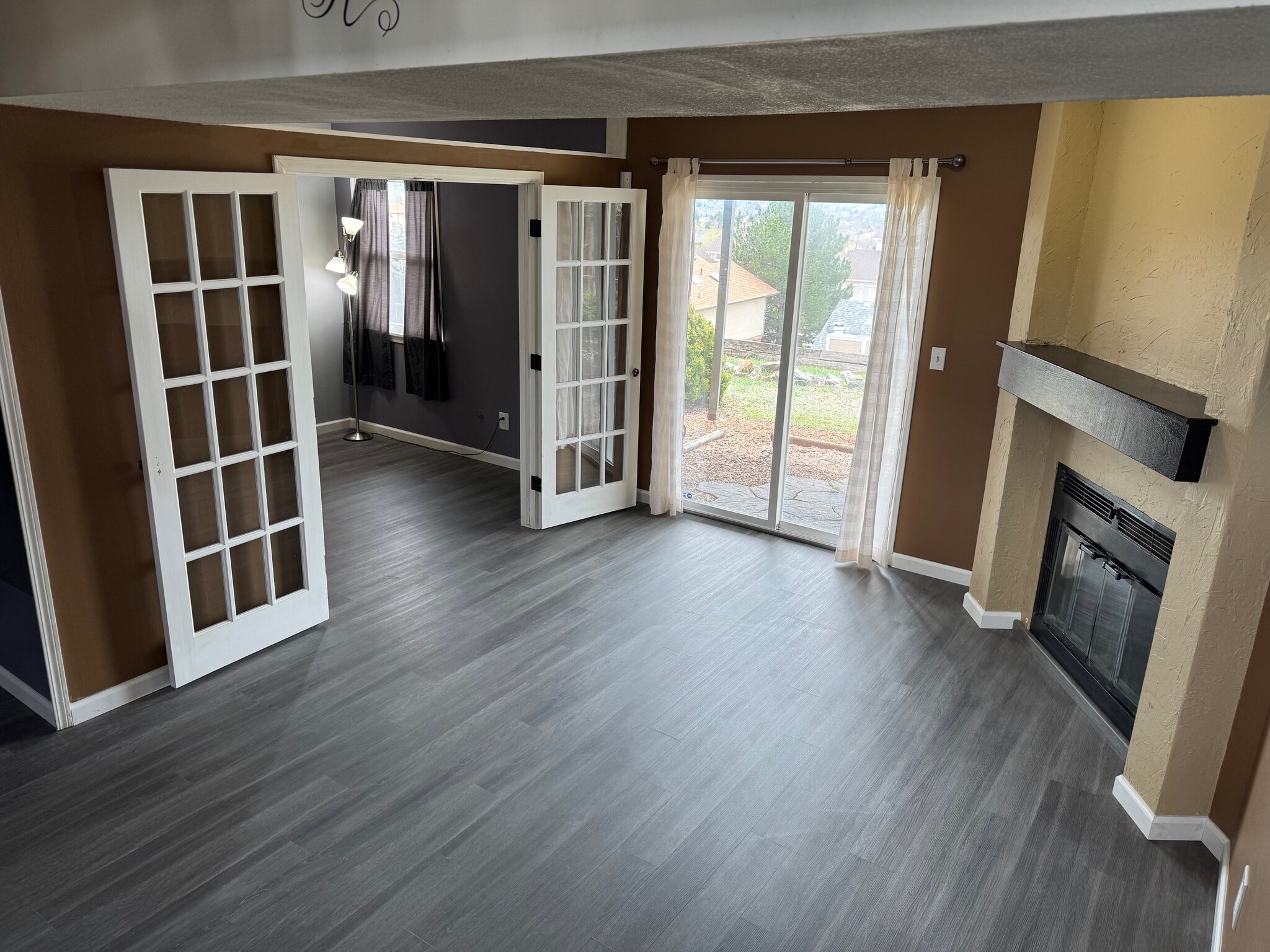 Downstairs Living Room w/ Wood Fire Place - 7504 Liberty Bell Dr