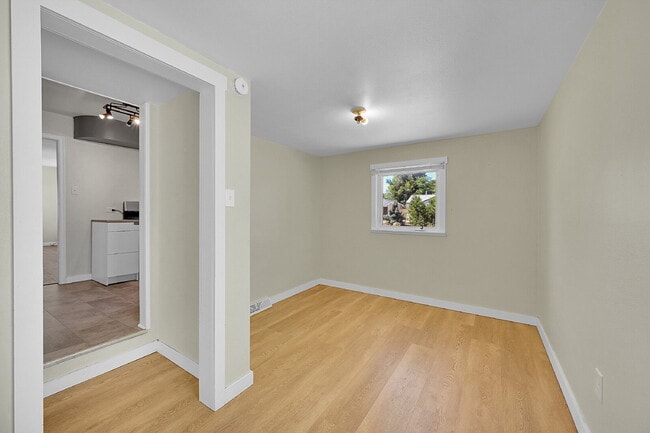 Building Photo - $2,295.00 - 3 Bedrooms, 1 Bathroom, Single...