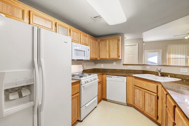 Building Photo - Stylish 2 Bedroom Condo With Community Amenities!