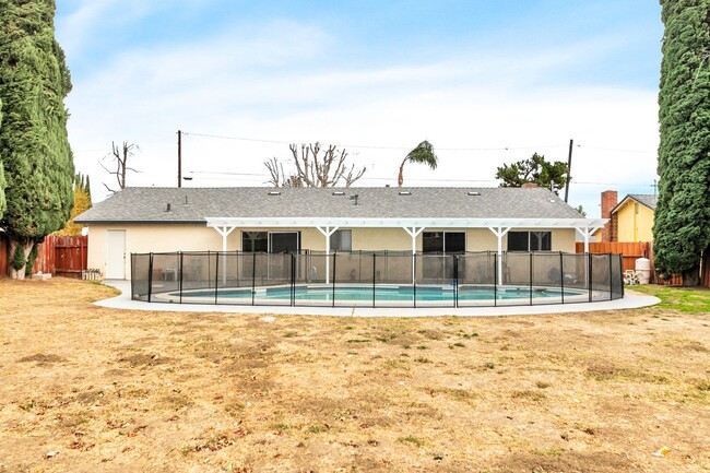 Building Photo - Charming Single-Family Home in Simi Valley