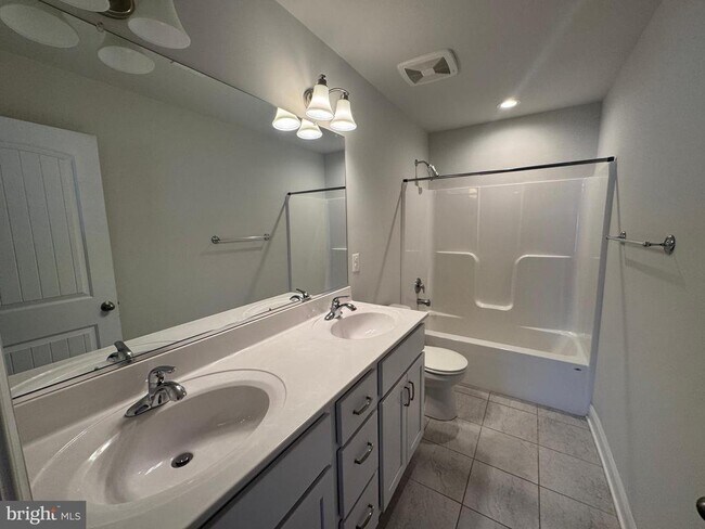 Building Photo - 3541 Oak Dr