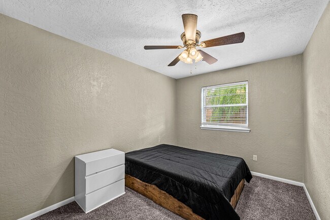 Building Photo - 140 SW 69th St