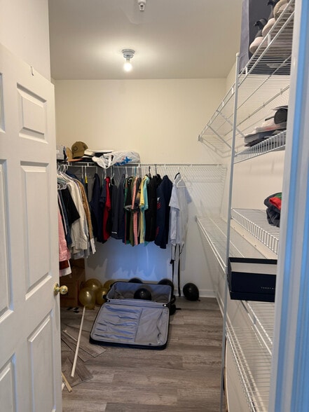 Building Photo - 704 River Rock Way