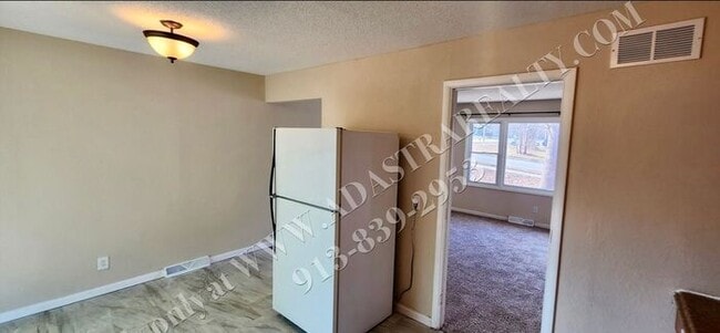 Building Photo - Beautiful House in South KC-Available NOW!!