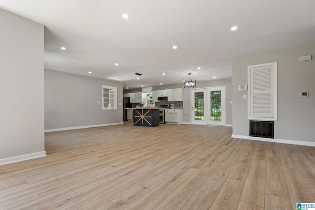 Building Photo - 852 Twin Lake Dr NE