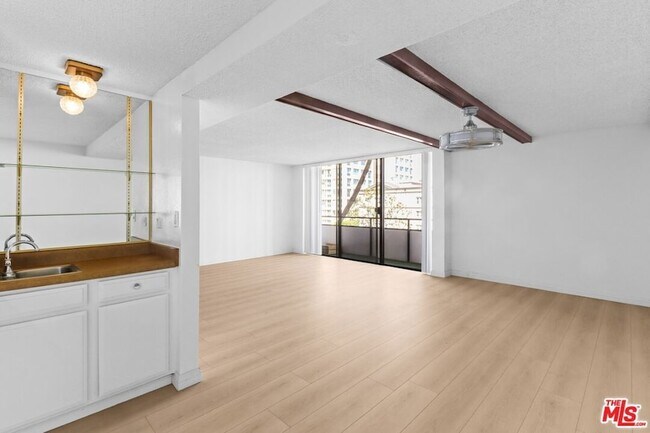 Building Photo - 10535 Wilshire Blvd