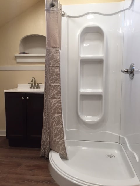 Shower - 1619 House Ave