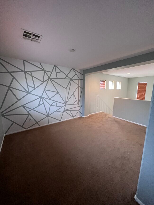 Building Photo - 1927 Silver Crest Ct