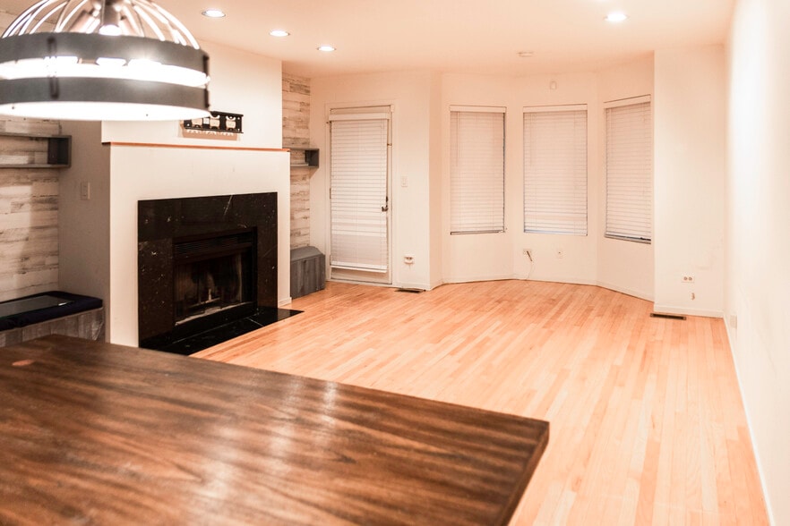 Building Photo - 1810 N Fremont St