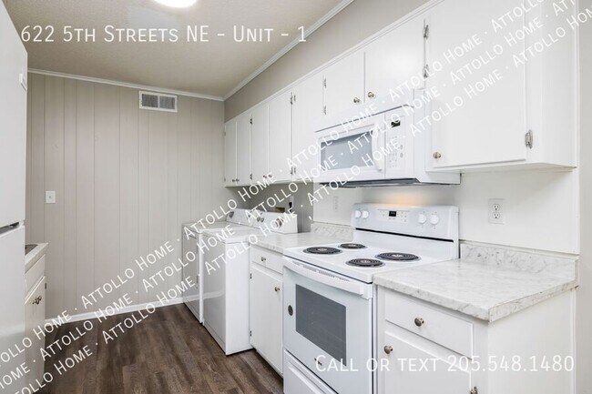 Building Photo - 622 5th St NE