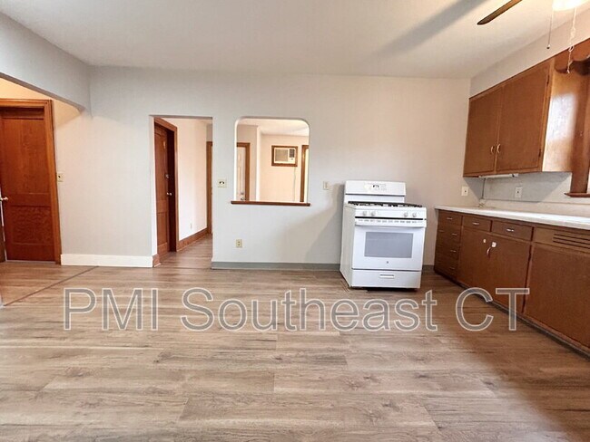 Building Photo - 91 Willowbrook St