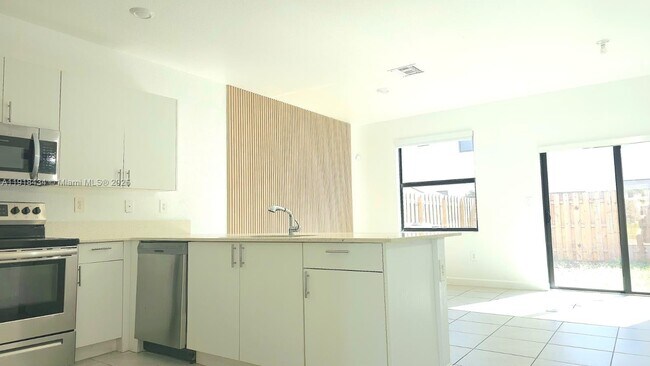 Building Photo - 11774 SW 246th Ln