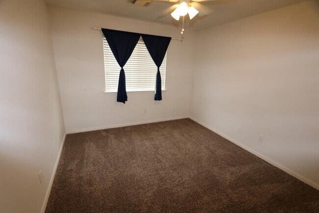 Building Photo - 727 Darone Ct