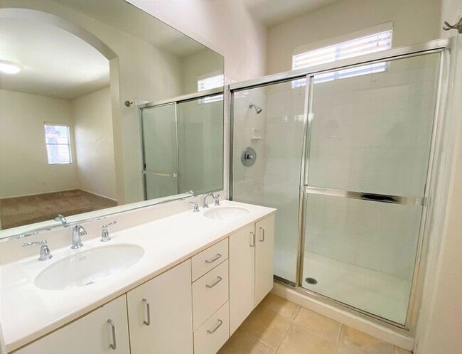 Building Photo - Desirable 2 Bedroom 2.5 Bathroom Townhome ...