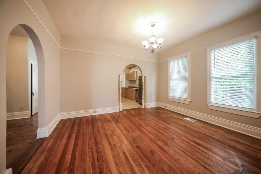 Building Photo - 2057 Vinton Ave